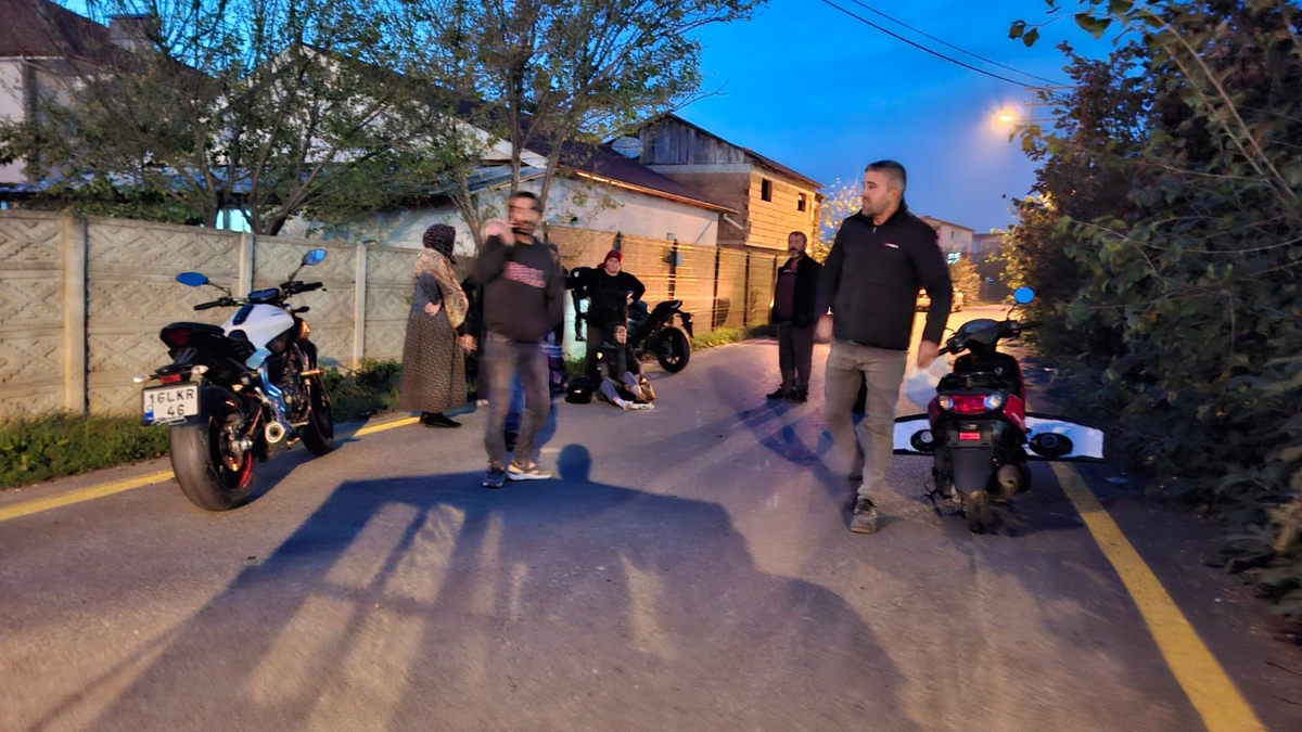 Pat patın çarptığı motosikletli yaralandı