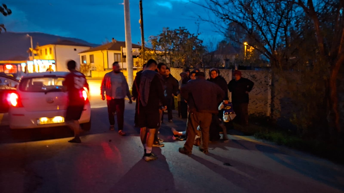 Pat patın çarptığı motosikletli yaralandı