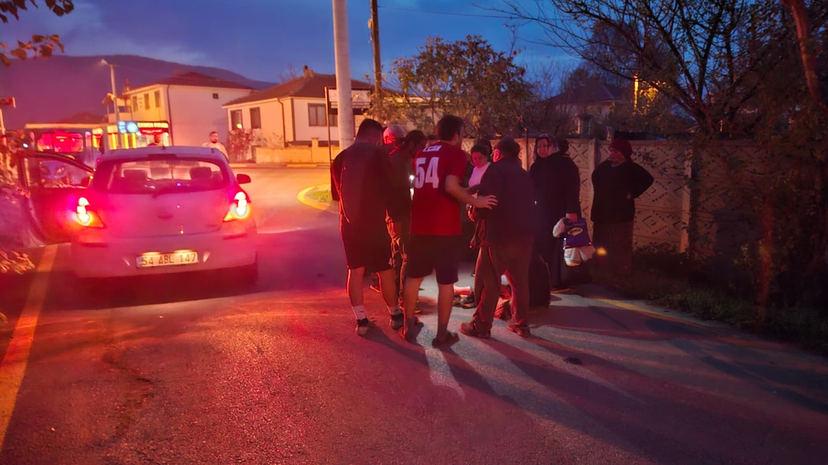 Pat patın çarptığı motosikletli yaralandı