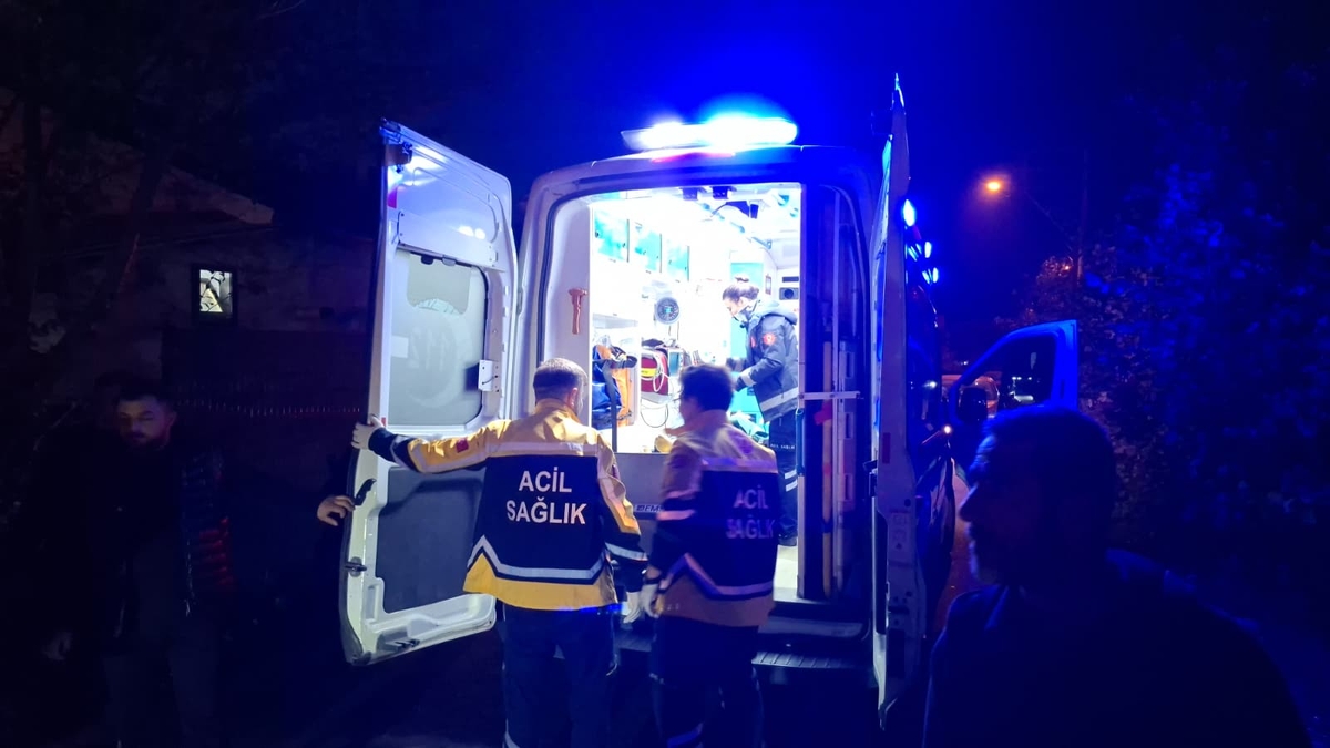 Pat patın çarptığı motosikletli yaralandı