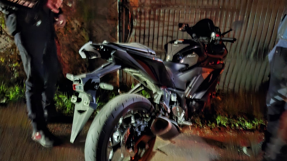 Pat patın çarptığı motosikletli yaralandı