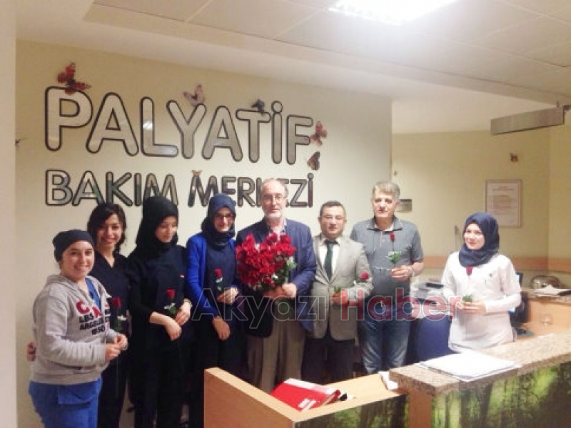 Personel Ve Hastalara Solmayan Gül