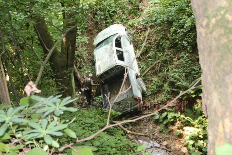 Pick Up Şarampole Uçtu 1 Yaralı