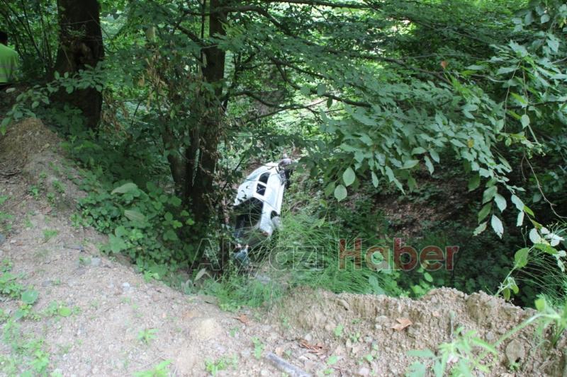 Pick Up Şarampole Uçtu 1 Yaralı