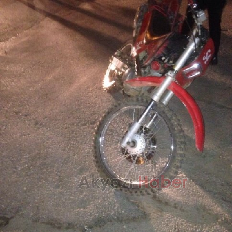 Plakasız Motosiklet ile Ticari Taksi Çarpıştı