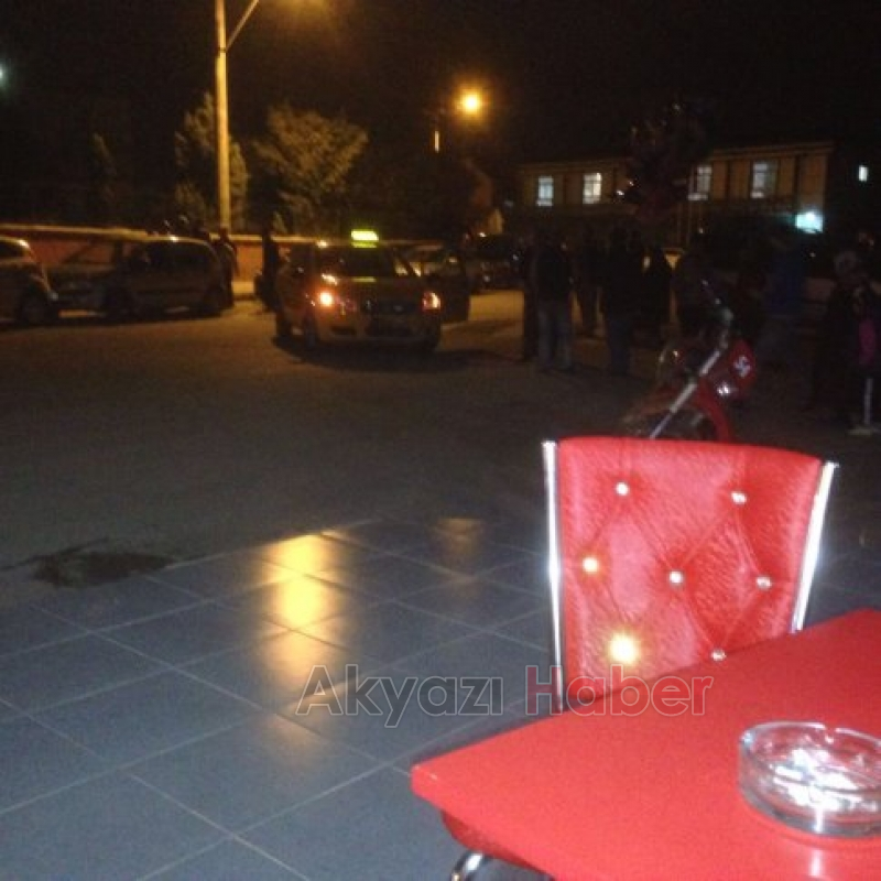 Plakasız Motosiklet ile Ticari Taksi Çarpıştı