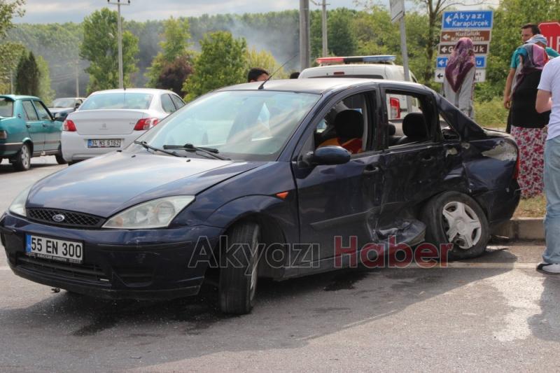 Polis aracı kaza yaptı