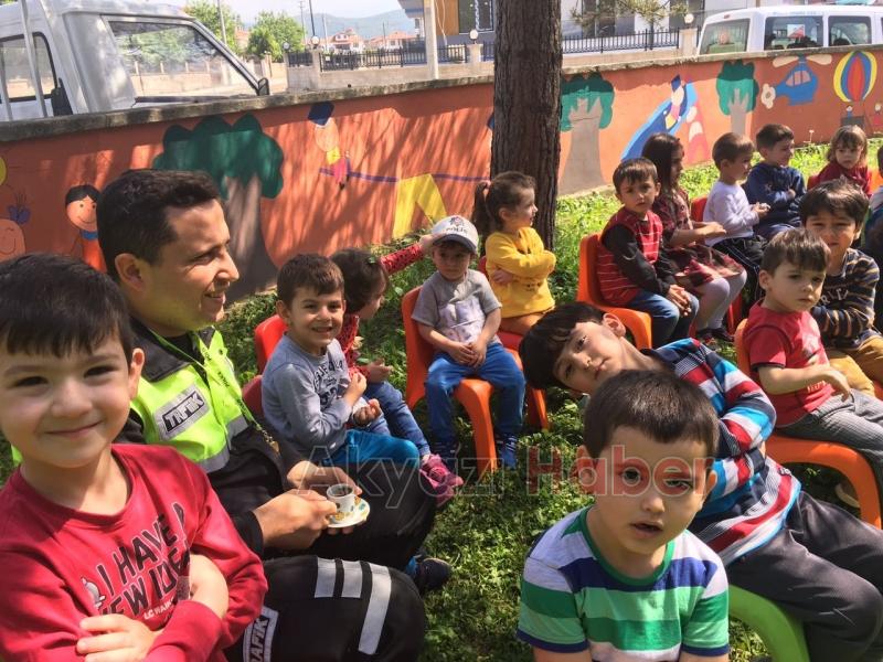 Polis Ekiplerinden Miniklere Ziyaret