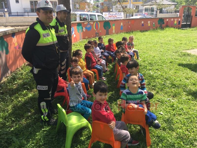 Polis Ekiplerinden Miniklere Ziyaret