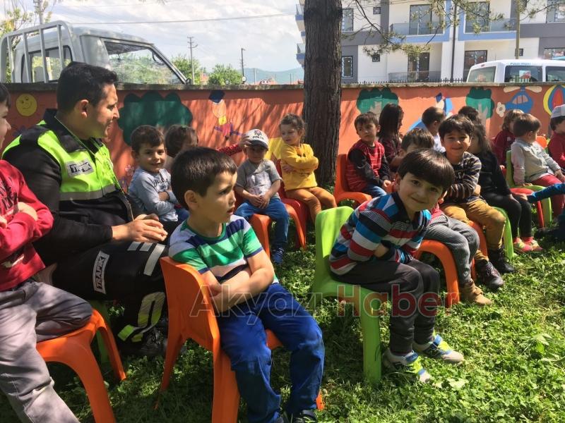Polis Ekiplerinden Miniklere Ziyaret