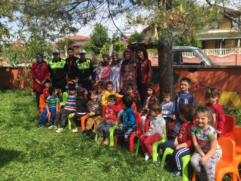 Polis Ekiplerinden Miniklere Ziyaret
