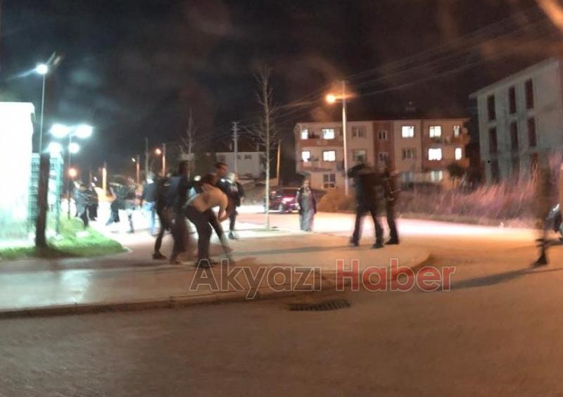 Polis gençlerin kavgasına biber gazıyla müdahale etti