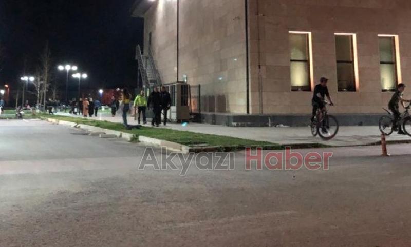 Polis gençlerin kavgasına biber gazıyla müdahale etti