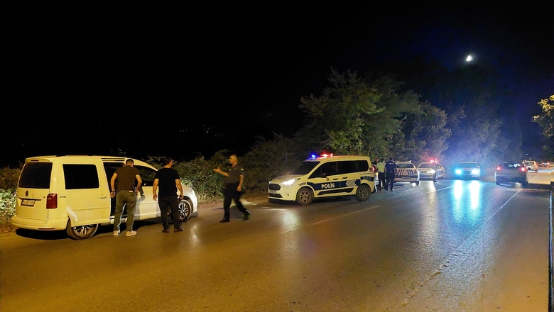 Polis Önünü Kesti, Çalıntı Araçla Kaçış Akyazı’da Sona Erdi!
