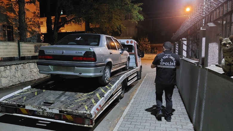 Polis Önünü Kesti, Çalıntı Araçla Kaçış Akyazı’da Sona Erdi!