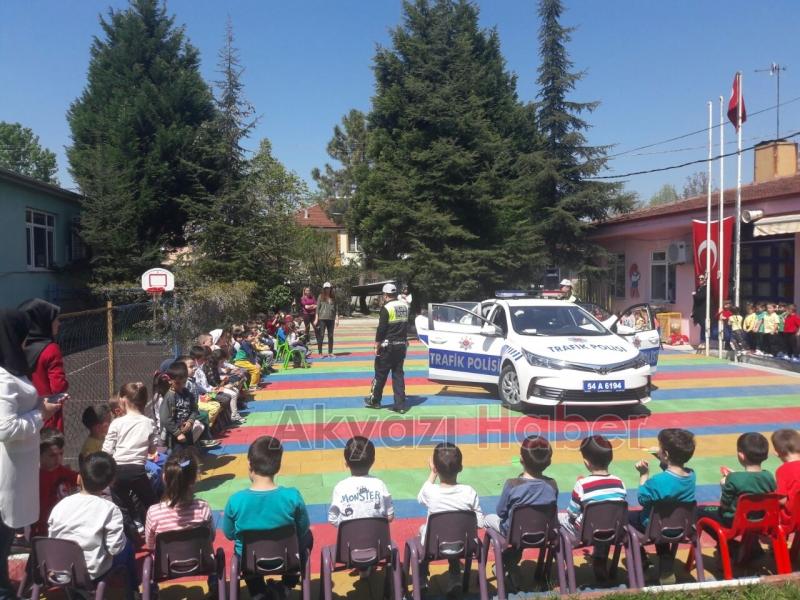 Polislerden Miniklere Trafik Eğitimi