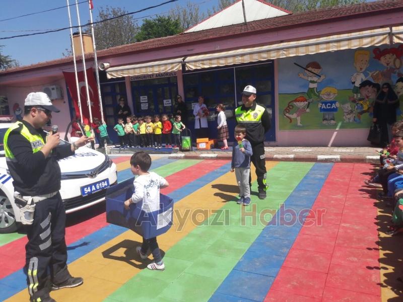 Polislerden Miniklere Trafik Eğitimi
