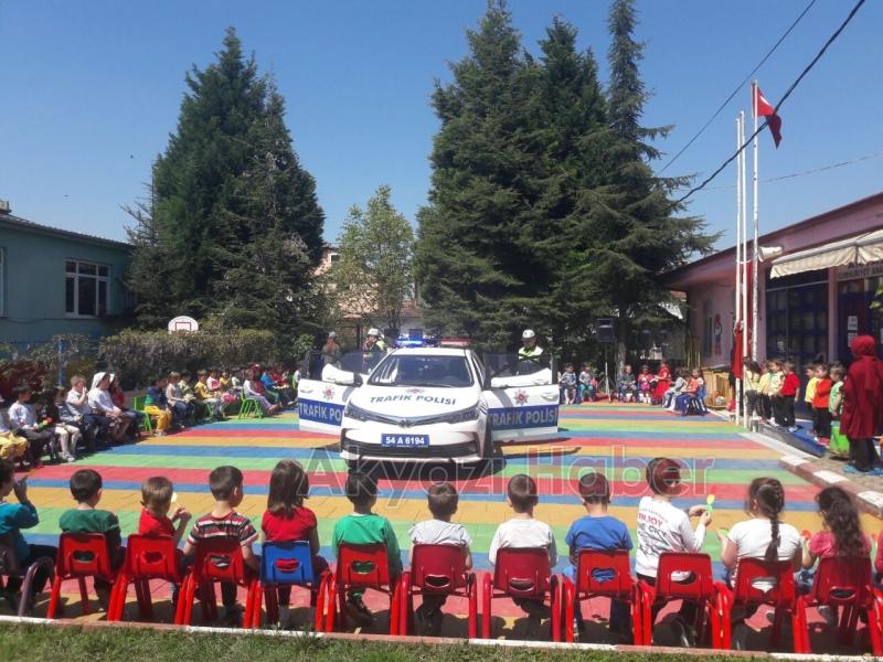 Polislerden Miniklere Trafik Eğitimi
