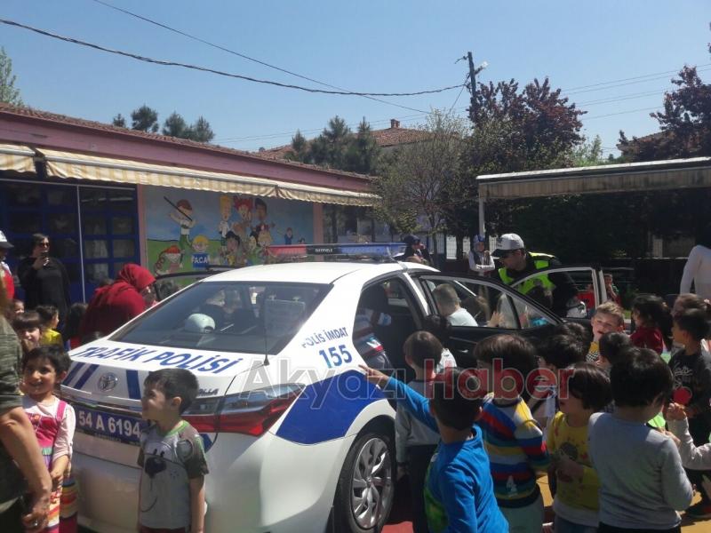 Polislerden Miniklere Trafik Eğitimi
