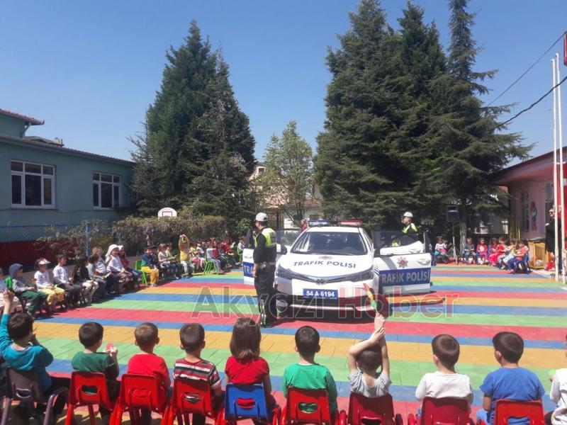 Polislerden Miniklere Trafik Eğitimi