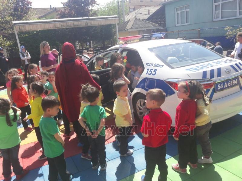 Polislerden Miniklere Trafik Eğitimi
