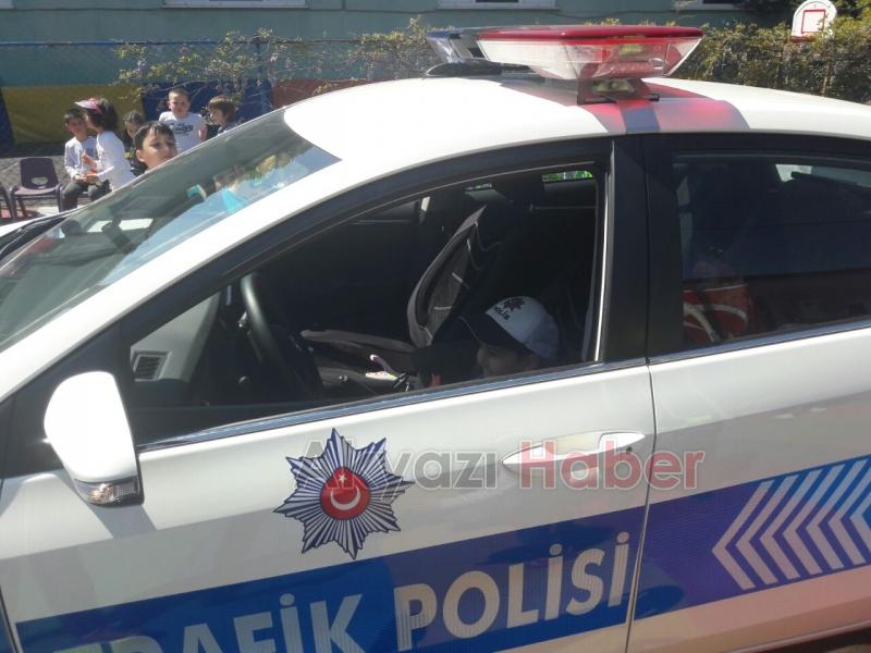 Polislerden Miniklere Trafik Eğitimi
