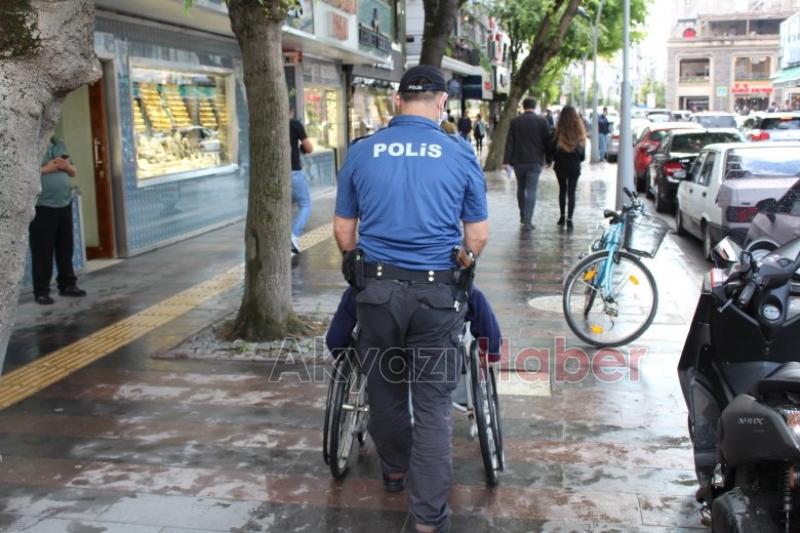 Polisten alkışlanacak davranış