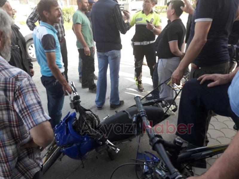 Polisten Kaçan Motosiklet Otomobile Çarptı