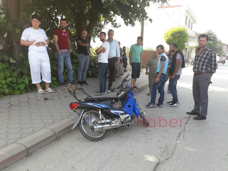 Polisten Kaçan Motosiklet Otomobile Çarptı