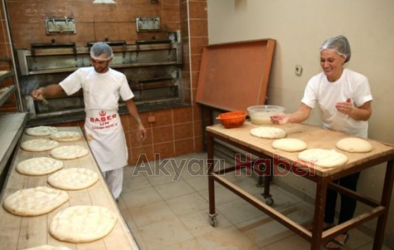 Ramazan pidesine kadın eli değdi