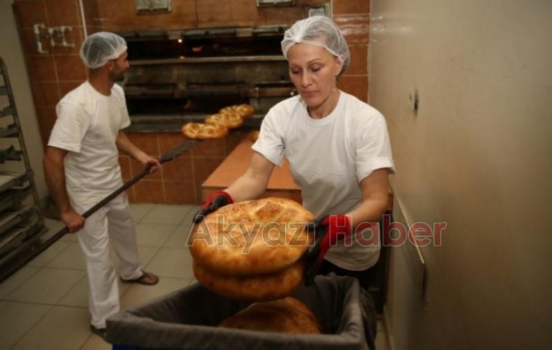 Ramazan pidesine kadın eli değdi