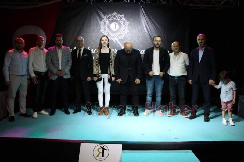 RATED'DEN AKYAZI FM'E PLAKET