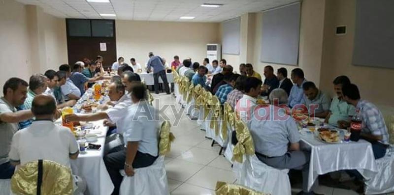 Recep Özdemir ilçede bulunan okul müdürlerine İftar yemeği verdi