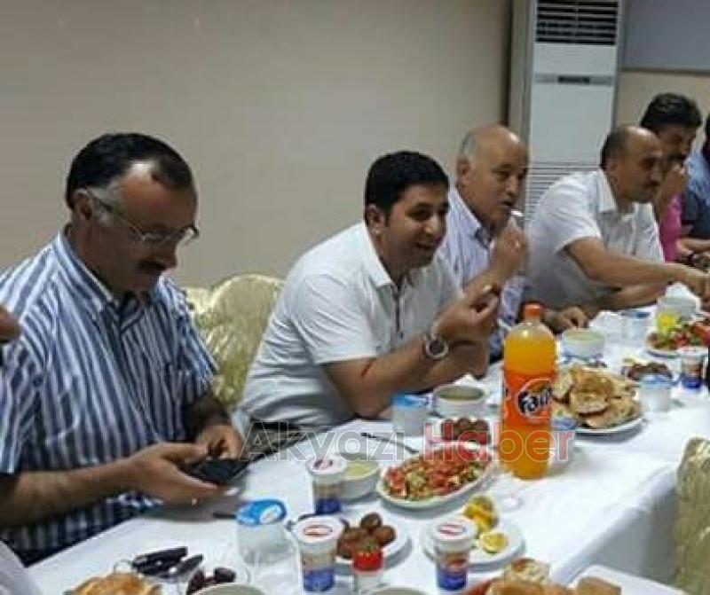 Recep Özdemir ilçede bulunan okul müdürlerine İftar yemeği verdi