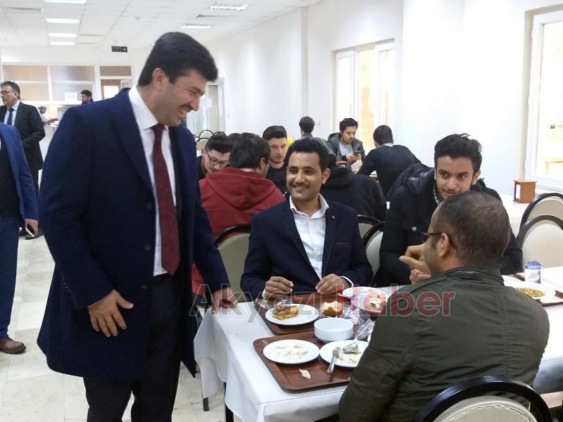 Rektörlerden Öğrencilere Ortak Yemekhane Kararı