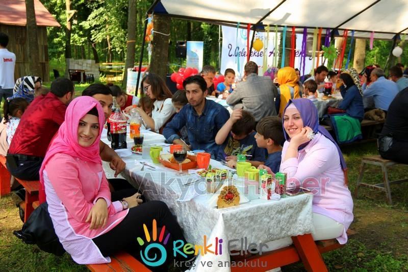 Renkli Eller 2nci Geleneksel Aile Şenlikleri Yapıldı