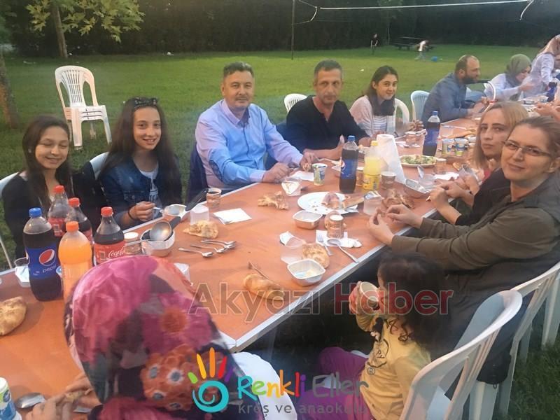 Renkli Eller Kreş Ailesi İftar Sofrasında Buluştu