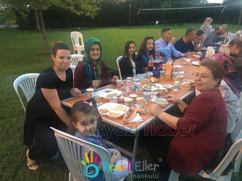 Renkli Eller Kreş Ailesi İftar Sofrasında Buluştu