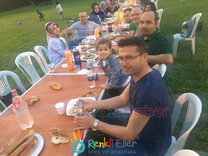 Renkli Eller Kreş Ailesi İftar Sofrasında Buluştu