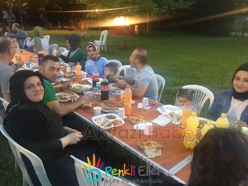 Renkli Eller Kreş Ailesi İftar Sofrasında Buluştu