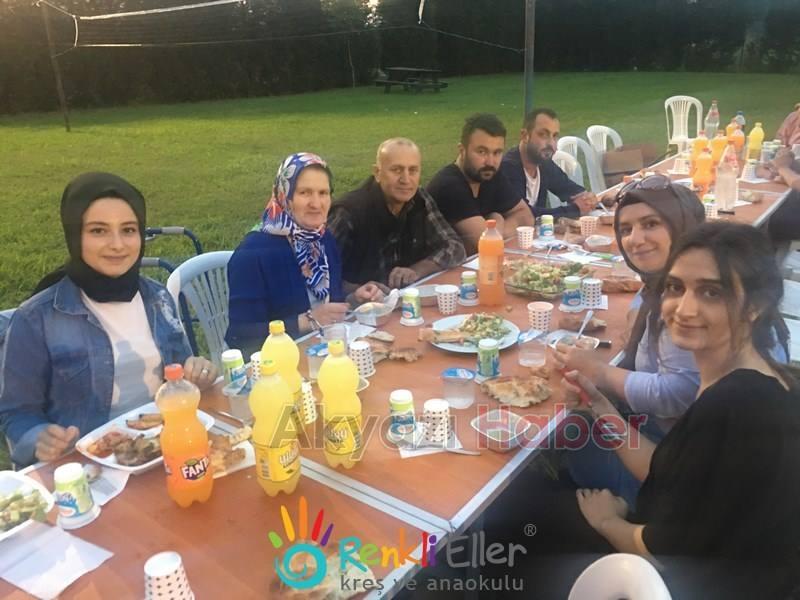 Renkli Eller Kreş Ailesi İftar Sofrasında Buluştu