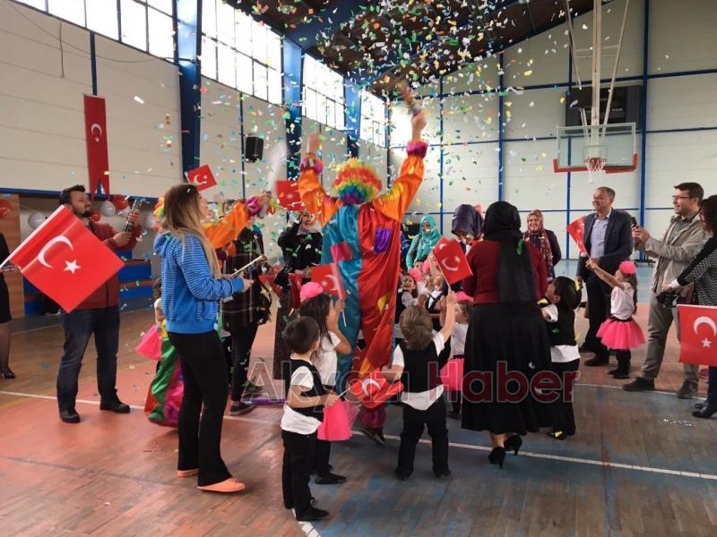 Renkli Eller Kreş ve Anaokulu Öğrencilerinin 23 Nisan Çoşkusu