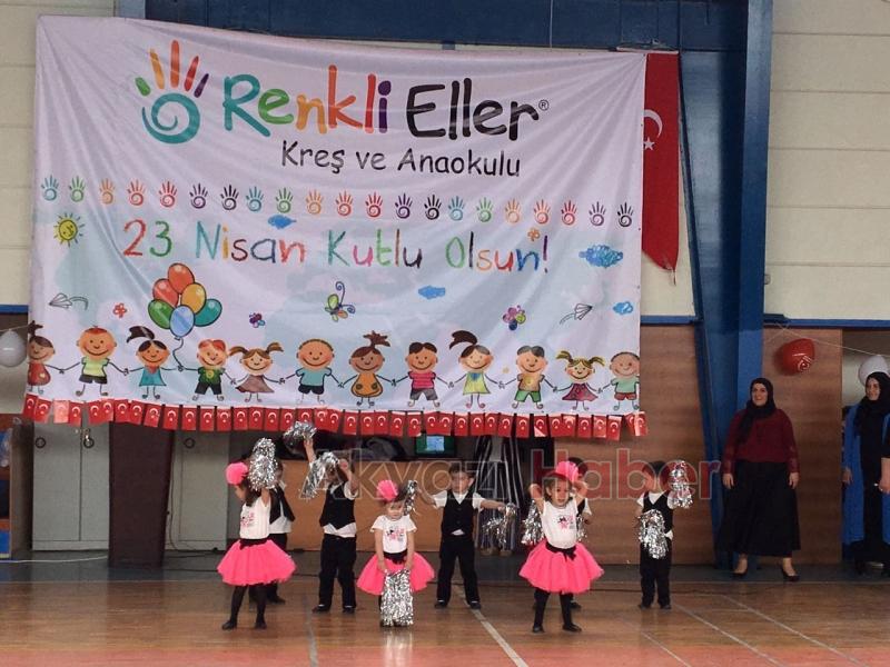 Renkli Eller Kreş ve Anaokulu Öğrencilerinin 23 Nisan Çoşkusu