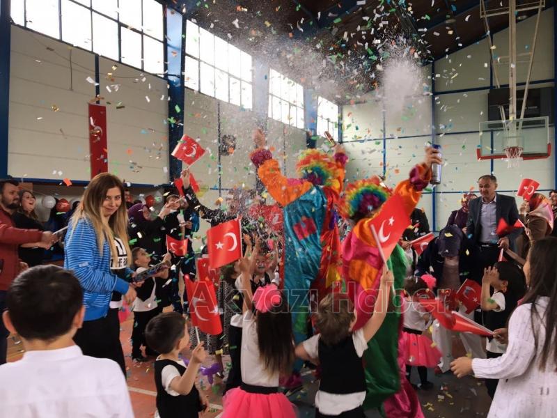 Renkli Eller Kreş ve Anaokulu Öğrencilerinin 23 Nisan Çoşkusu