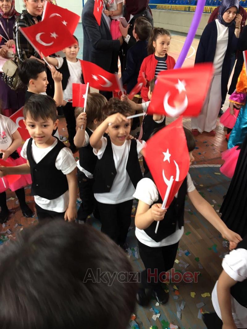 Renkli Eller Kreş ve Anaokulu Öğrencilerinin 23 Nisan Çoşkusu