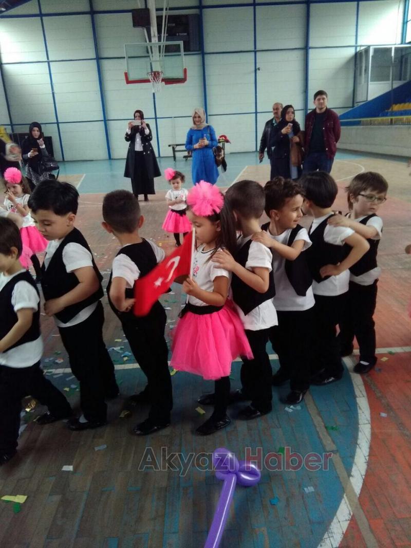 Renkli Eller Kreş ve Anaokulu Öğrencilerinin 23 Nisan Çoşkusu