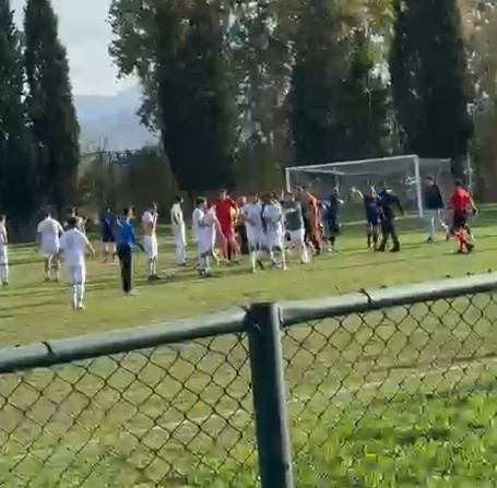 Reşadiyespor- Karaaptilerspor maçında kavga