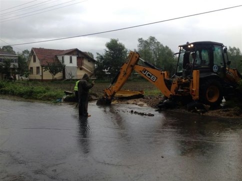 Akyazı Belediyesinden 24 Saat Müdahale