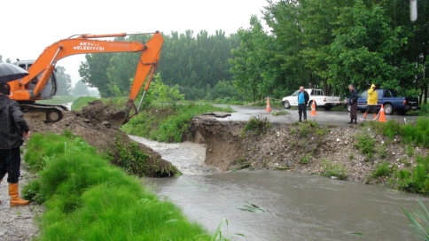 Selden Zarar Gören Köprü Belediye Ekiplerince Yıkıldı