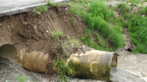 Selden Zarar Gören Köprü Belediye Ekiplerince Yıkıldı